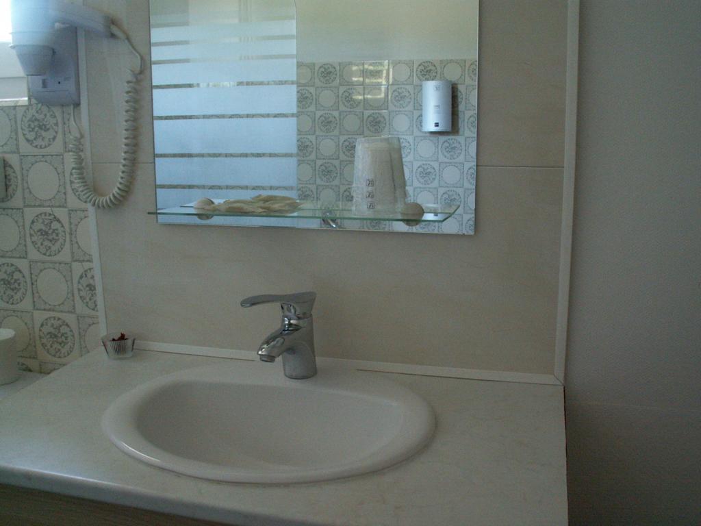 מלון Frayssinet Le Relais Du Pont De Rhodes חדר תמונה